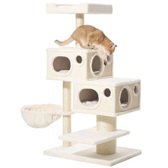 Kratzbaum "BINKA" in hellem Beige mit Plattformen, Höhlen und Katze auf der oberen Ebene. Ideal für Katzen zum Spielen und Entspannen.