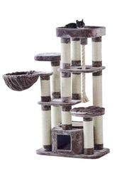 Kratzbaum "FREDO" für Katzen mit weichem grauem Stoff, mehreren Ebenen und sisalummantelten Kratzsäulen.