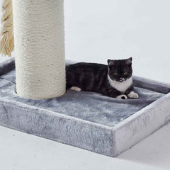 "Robuster Kratzbaum SAMAR mit grauer Basis und Sisal-pfosten für Katzen, ideal zum Kratzen und Spielen."