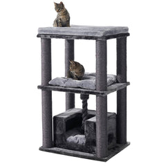 Grauer Kratzbaum BRIDA mit mehreren Plattformen, einer entspannten und einer sitzenden Katze. Schützender Bereich und Sisal-Tau.
