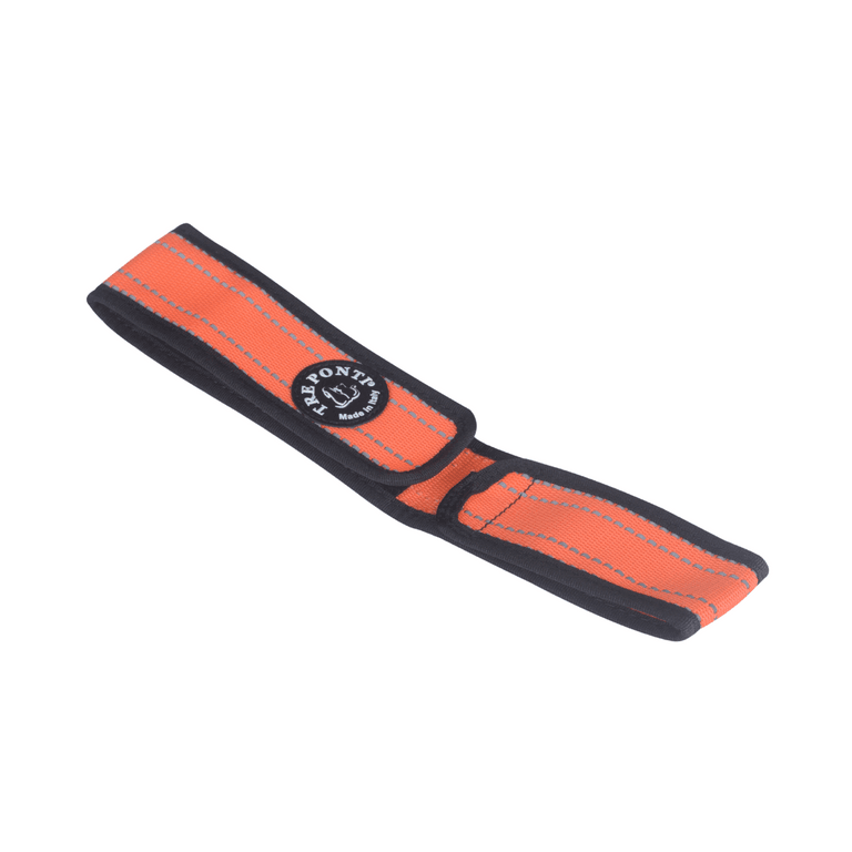 Orangefarbenes Stirnband mit reflektierenden Streifen und Logo, elastisch und strapazierfähig, ideal für Sport und Outdoors.