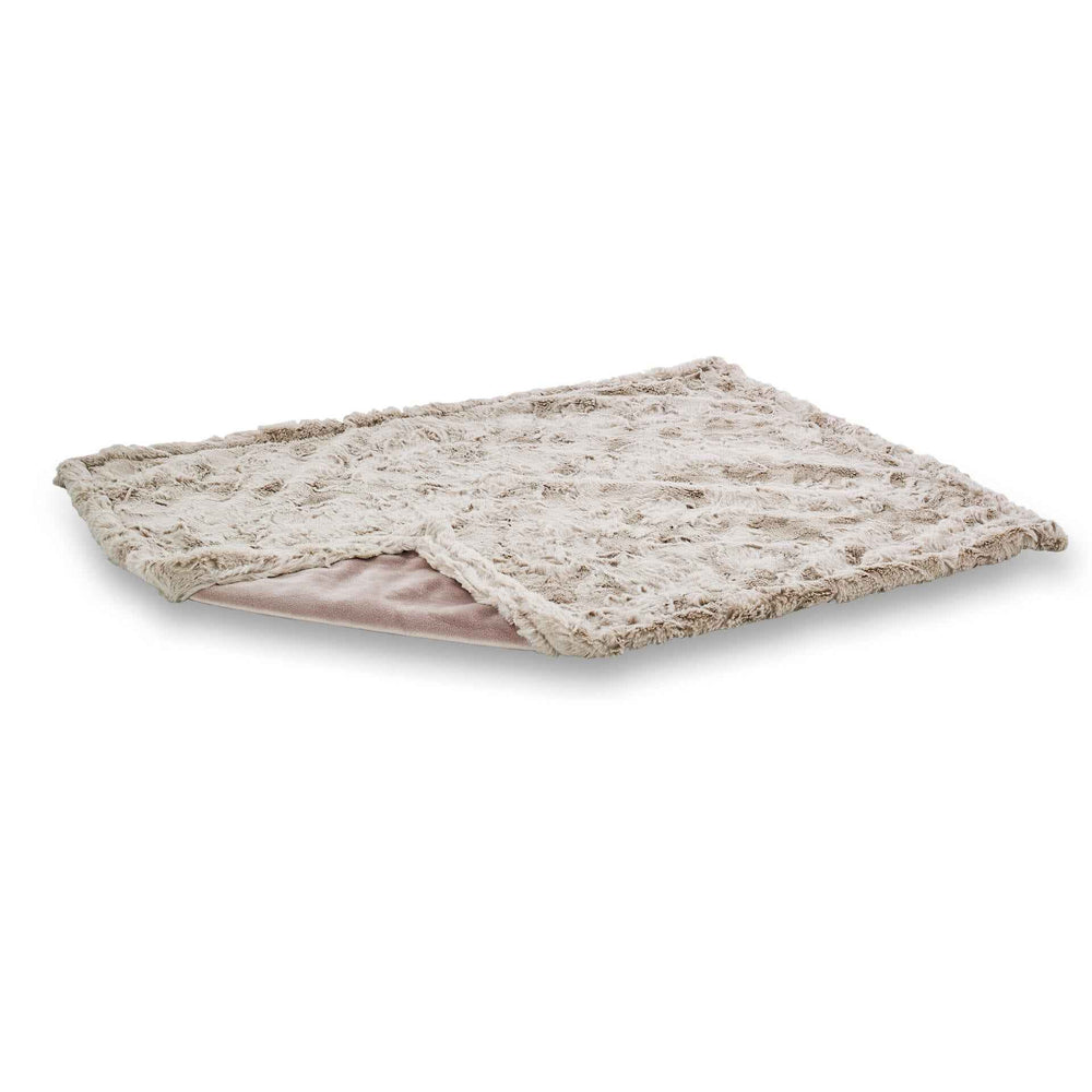 Flauschige COZY Webpelz-Decke in rosa mit strukturiertem Oberflächenstoff für gemütliche Stunden.