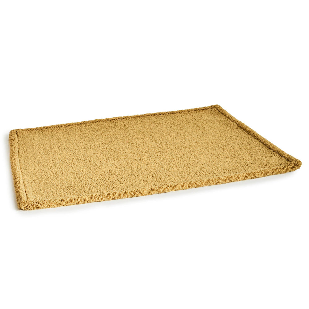 Beige multifunktions-Decke TEDDY mit flauschiger Oberfläche und gehäkeltem Rand auf weißem Untergrund.