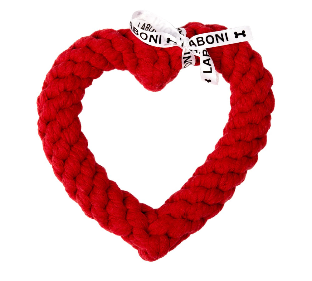 "Rotes Mini Heart Hundespielzeug aus geflochtenem Material mit LABONI Band – ideal für verspielte Hunde."