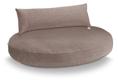 Rundes, gepolstertes Kissen in warmem Braunton mit integriertem Rückenbereich für optimalen Komfort.