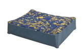 Kuscheliges Mt. EverRest™ Hundebett mit gestepptem, buntem Design und grauem Rand für stilvolle Tierkomfort.