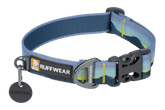 Reflektierendes Hundehalsband Crag™ von Ruffwear in Blau mit grafischem Muster, robustem Verschluss und Karabinerhaken.