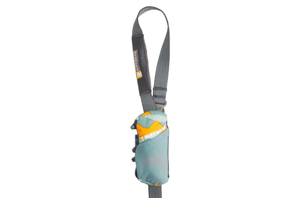 Bunte Stash Bag Mini™ Abholbeutel-Tasche von Rufwear mit verstellbarem Schulterriemen, ideal für den Outdoor-Einsatz.