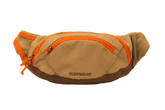 Braune Ruffwear Home Trail™ Hüfttasche mit orangefarbenen Akzenten, ergonomisch und ideal für Outdoor-Aktivitäten.