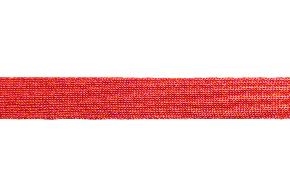 Leuchtend pinkes Stoffband der Front Range™ Flex Leine, flach und gleichmäßig strukturiert.