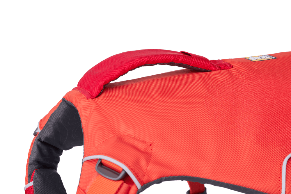 Orangefarbene Confluence™ Schwimmweste für Hunde mit stabilem Griff und reflektierenden Elementen, robust und wasserabweisend.