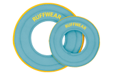 Hellblaue Ruffwear Hydro Plane™ Frisbee Hundespielzeuge mit gelben Akzenten und Markennamen. Ideal für Spiel und Spaß im Freien.
