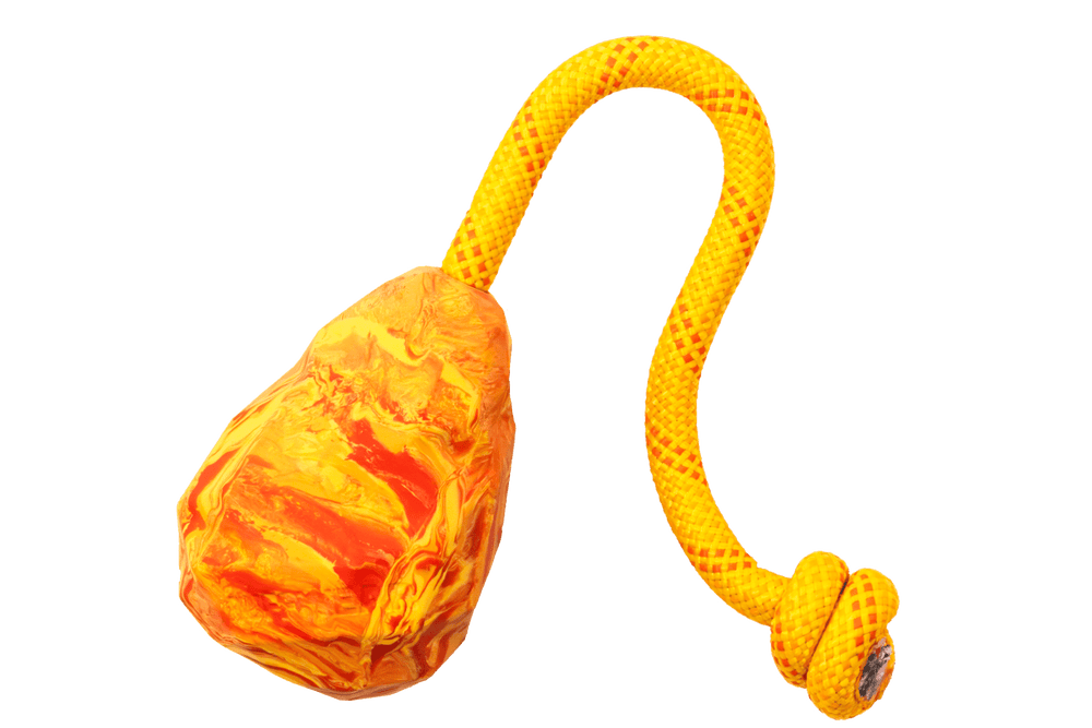 Huck-a-Cone™ Spielzeug: Großer gelber Knoten mit fleckigem orangefarbenen Ball, ideal für aktives Spielen mit Haustieren.