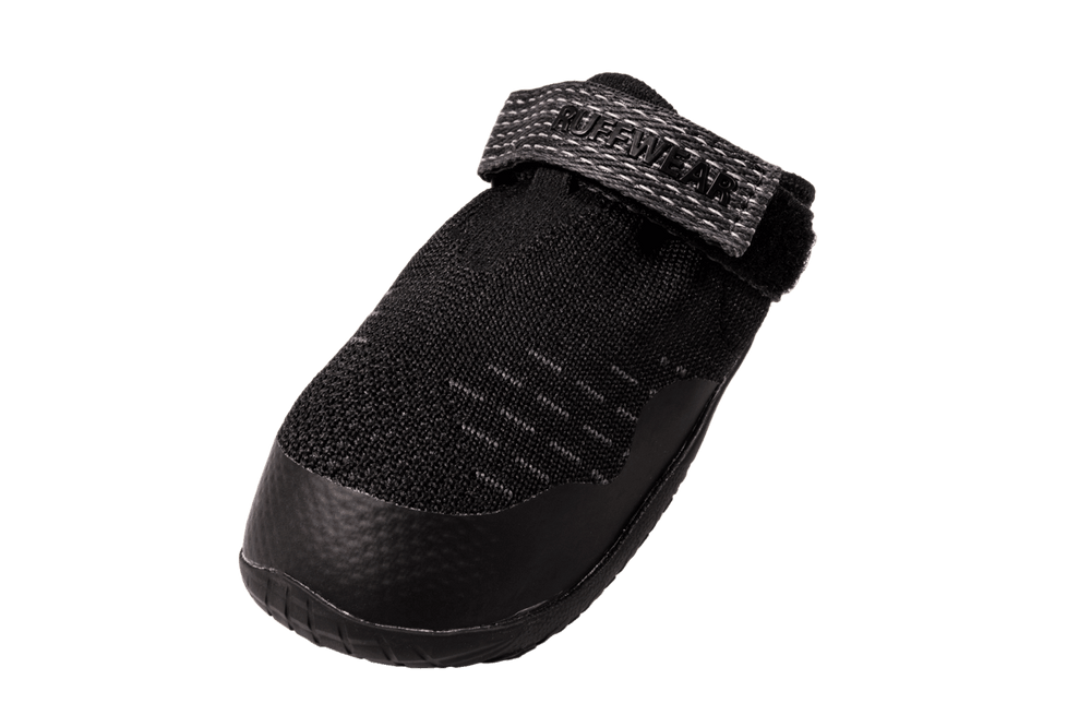 Schwarze Ridgeline™ Schuhe mit flexiblem Obermaterial und Klettverschluss für optimalen Tragekomfort.