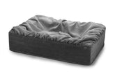 „Gemütliches, graues Hundebett mit plüschiger Oberfläche und rechteckiger Form als Ersatzbezug für die Buddelbox.“