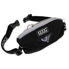 Schwarze DOOG Mini Gürteltasche mit grauem Reißverschluss und verstellbarem Gurt, ideal für Abenteuer und Alltagsgebrauch.