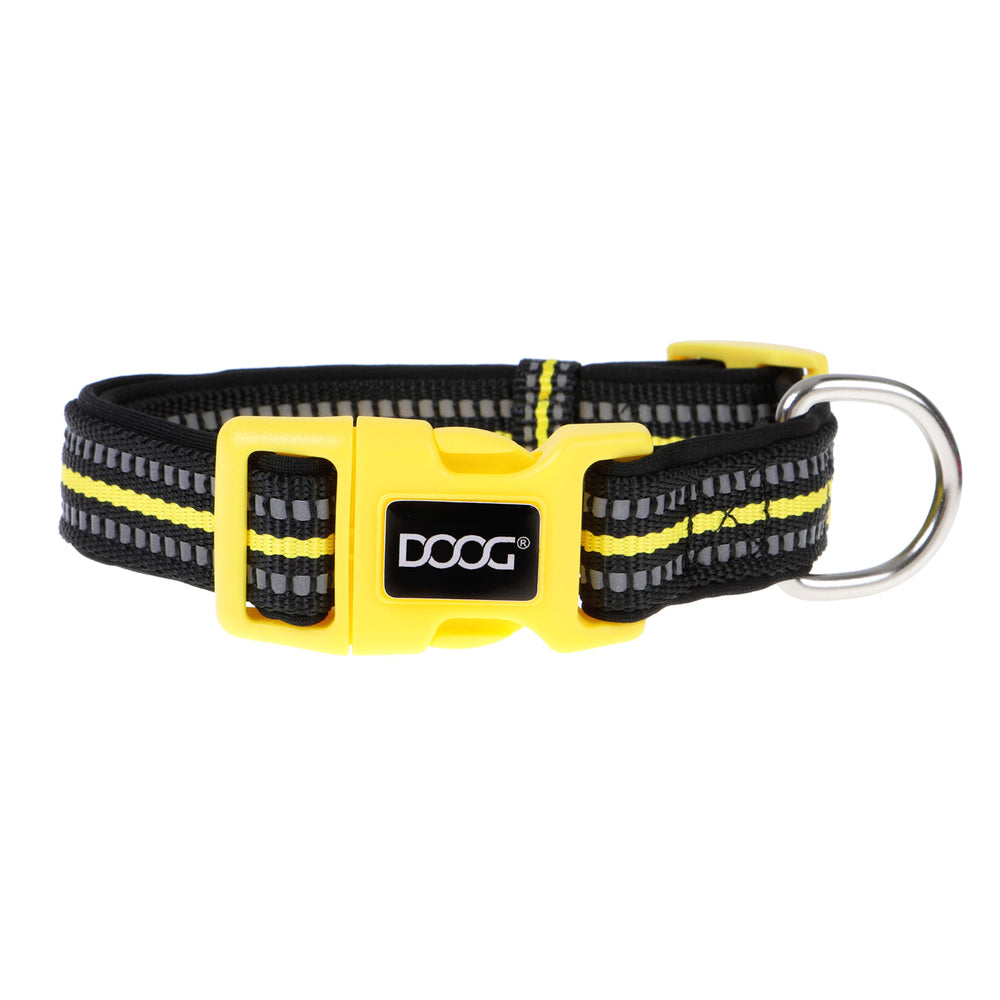 Schwarzes Neoprene Hundehalsband mit gelben Streifen und plastischem Verschluss, ideal für aktive Hunde.