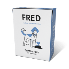 Verpackung von FRED Buntbarsch mit Amaranth, weiß und blau, mit Hund und Futternapf illustriert.