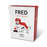FRED Rind mit Nudeln Hundefutterverpackung mit Hund im Anzug und Futternapf, ideal für wählerische Hunde.