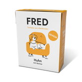 FRED Huhn (SENIOR) Nassfutter für ältere Hunde, unterstützt Vitalität, Mobilität und gesunde Verdauung. Verpackung mit Hund.