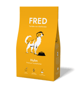 ALT-Tag für das Bild: Gelbe Verpackung von FRED Premium Trockenfutter Huhn mit stilisiertem Hund und Hinweis auf getreidefrei