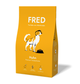ALT-Tag für das Bild: Gelbe Verpackung von FRED Premium Trockenfutter Huhn mit stilisiertem Hund und Hinweis auf getreidefrei