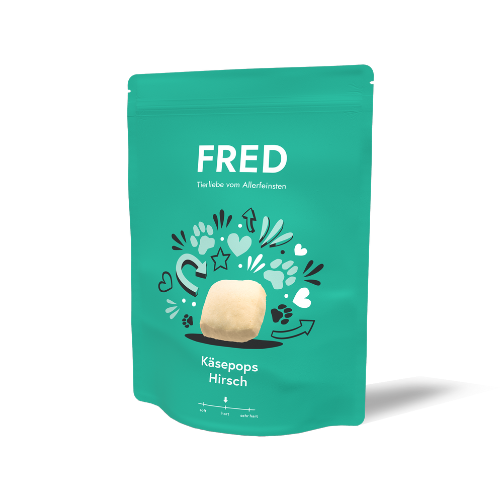 Grüne Verpackung von FRED Käsepops Hirsch mit bunten Symbolen und kreativem Design.