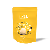 Gelbe Verpackung von FRED Käsepops Natur mit bunten Illustrationen und Herzsymbolen.