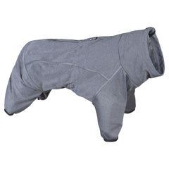 Grauer Hunde-Overall aus wetterfestem Material, Ganzkörperschutz mit Bein- und Halsausschnitten, ideal für kaltes Wetter.