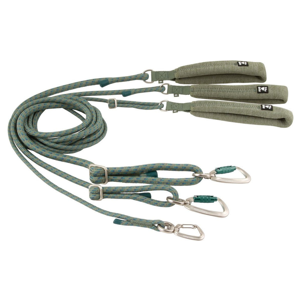 Grün-gemusterte, verstellbare Hundeleine mit gepolstertem Griff und Metallkarabiner für sicheren Halt.