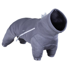 Grauer Hundeoverall aus Stoff mit Reißverschluss und Knöpfen, hoher Kragen, bedeckt gesamten Körper, ideal für kältere Tage.
