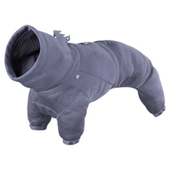 Grauer gepolsterter Hundeoverall mit Kapuze und Beinen, ideal für kaltes Wetter. Hundemantel bedeckt gesamten Körper, kleines Logo auf Rücken.