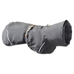 Grauer Hundemantel Mudventure Coat ECO mit reflektierenden Streifen, verstellbaren Riemen, schützt Hunde vor Kälte und Regen.