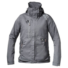 Graue ECO Trainingsjacke mit Kapuze, Brusttasche, Wabendesign-Schulter und kleinem Logo, ideal für Outdoor-Aktivitäten.
