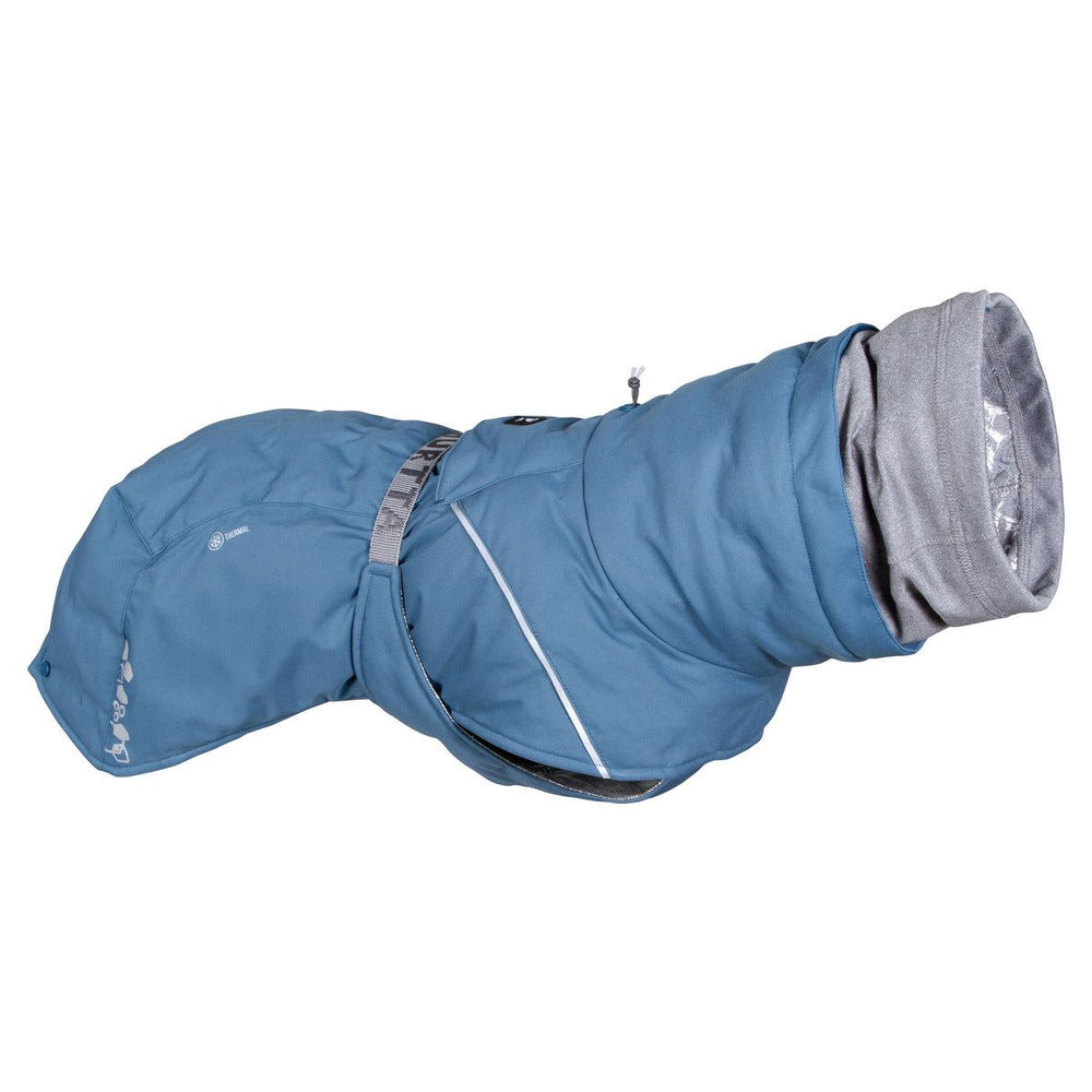 Blauer Hundemantel mit grauem Kragen, reflektierenden Streifen und verstellbarem Gurt für optimalen Wetterschutz.