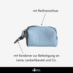 Kotbeutelspender WOOFED in hellblau mit Reißverschluss und Karabiner, veganes Kunstleder, stylisch und praktisch für Hundebes