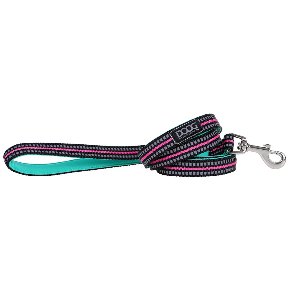 Bunte DOOG Neoprene Hundeleine in Schwarz, Pink und Hellblau mit gestreiftem Muster und Karabinerhaken.