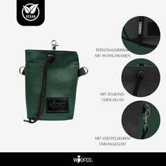 Leckerlibeutel Forest in grün mit Zugbandverschluss, verstellbarem Gurt und personalisierbarem Design für Gassirunden.