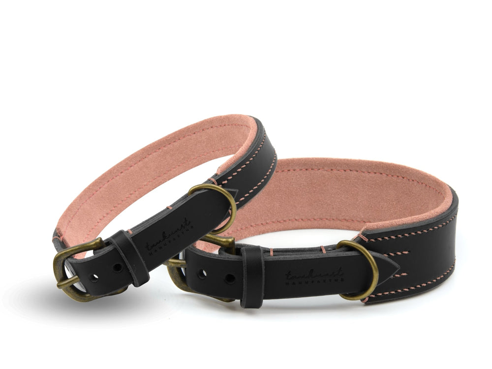 Schwarzes Lederhalsband Wildfang mit pinker Innenauskleidung und goldenen Schnallen, handwerklich verarbeitet mit auffälligen Nähten.