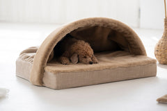Hundefreundliches Schlafbett in Höhlenform mit weicher Liegefläche und gemütlichem, gewölbtem Dach.
