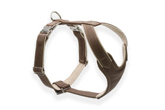 Braunes Ledergeschirr für Hunde mit gepolsterten Innenflächen und verstellbaren Riemen für optimalen Komfort.