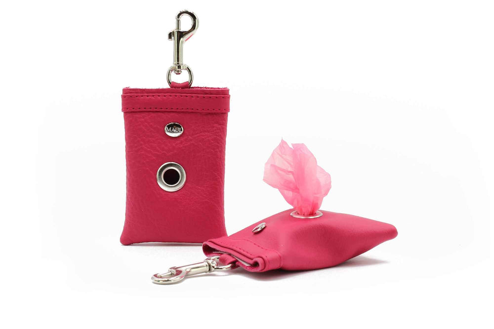 Rosa Poo-Bag mit Clipverschluss und Öffnung für Hundekotbeutel, aus strukturiertem Material gefertigt.