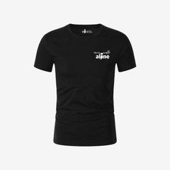 Schwarzes Damen-T-Shirt "Never Walk Alone" mit modernem Schriftzug auf der Brust, ideal für Hundemamas und vielseitig kombini