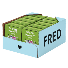 Kartonbox mit veganem Hundefutter GREEN PLANET Kein Pferd, umweltfreundliche Alternative in grünen Verpackungen.