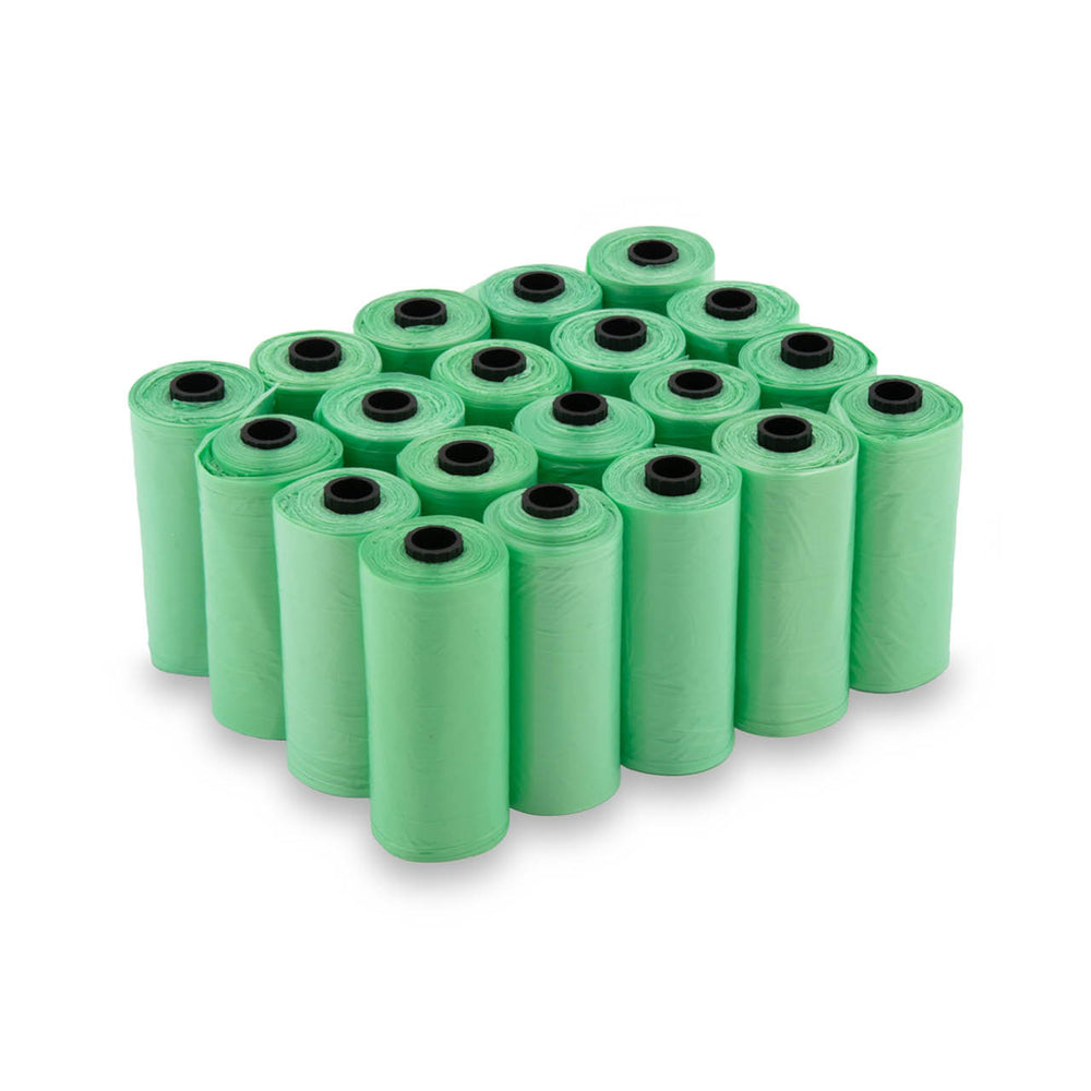 Grüne Kotbeutelrollen für Snacks, 150 Stück, auf weißem Hintergrund angeordnet. Ideal für Hundebesitzer.