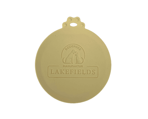 Runder gelber Silikonanhänger mit Logo "LAKEFIELDS" für Dosendeckel von Nassfutter.