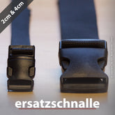 Zwei schwarze Kunststoff-Ersatzschnallen in 2 cm und 4 cm Breite auf hellem Hintergrund angeordnet.