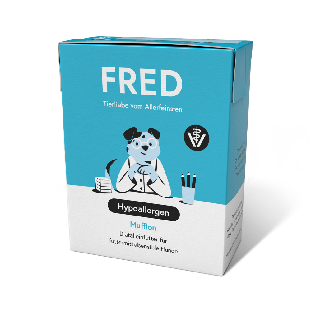 Hypoallergenes Hundefutter FRED VET in blauer Verpackung, ideal für futtersensible Hunde und zur Unterstützung der Verdauung.