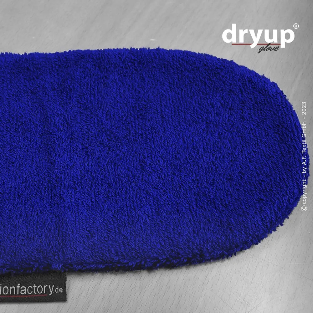 Blauer flauschiger Reinigungshandschuh von Dryup® zum sanften Abreiben von Oberflächen. Ideal für die Reinigung.