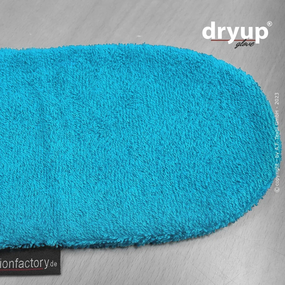 Blaue flauschige Reinigungshandschuhe von Dryup® zur schonenden Pflege von Oberflächen, oval und weich im Design.